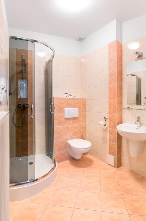 Vera Hotel Sulechów Buitenkant foto