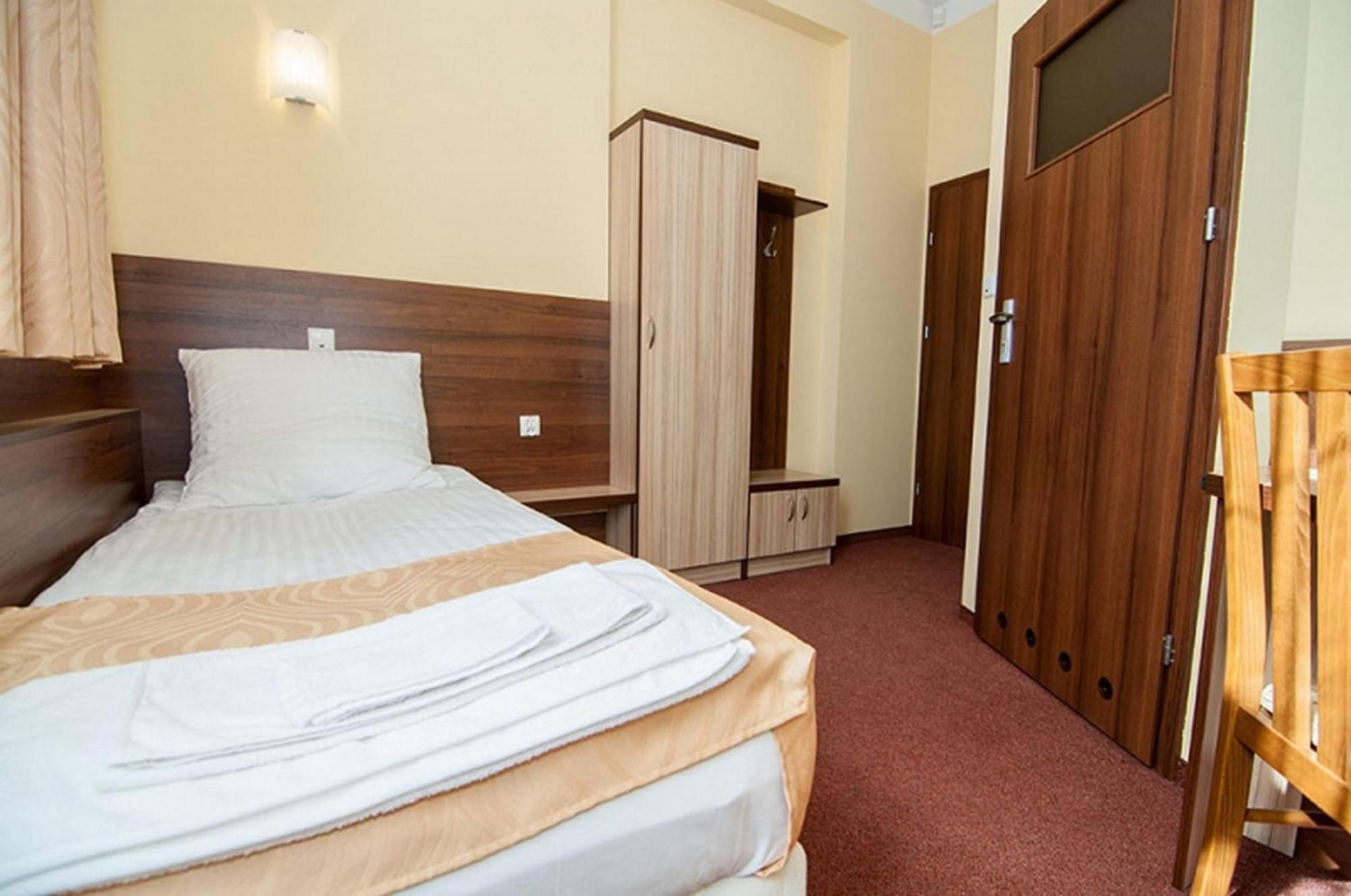 Vera Hotel Sulechów Buitenkant foto